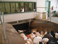Waste to be compacted for processing. PHOTOS: N. MITOS, THERMOELEKTRON