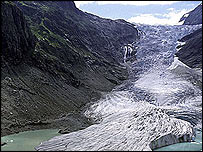 Triftgletscher glacier in Switzerland   Image: Glaciers Online/Jurg Alean