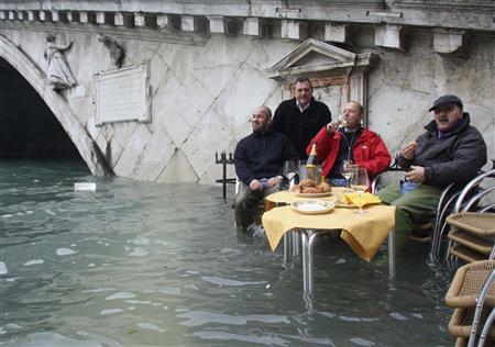 Venice Flooded As Sea Levels Hit Highest In 22 Yrs Photo: Manuel Silvestri