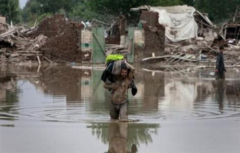 Floods Stir Anger At Pakistan Government Response Photo: Faisal Mahmood