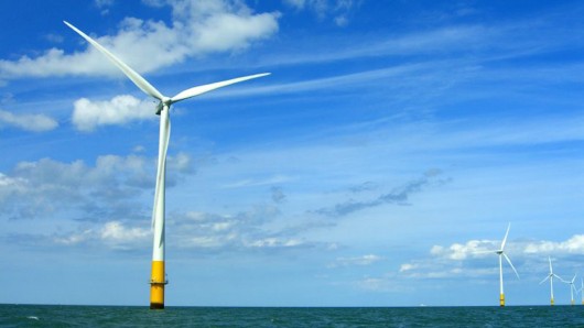 Offshore wind turbines in the Thames Estuary (Image: phault via Flickr)