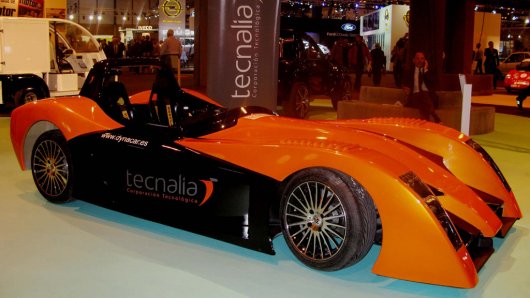 All-electric Dynacar reaches 87 mph in 10 seconds