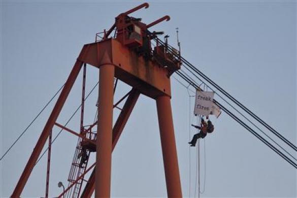 Australian Activists Close Down Largest Coal Port Photo: Conor Ashleigh