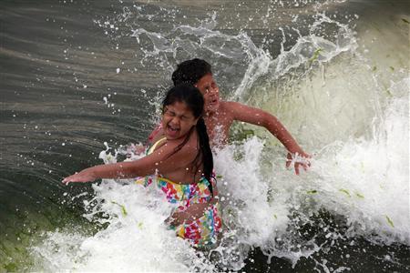 Eastern U.S. hit by heat wave, power outages Photo: Eric Thayer