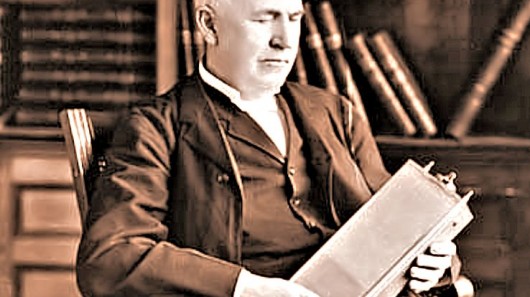 Thomas Edison with his nickel-iron rechargeable battery in 1910 (Photo: Smithsonian)