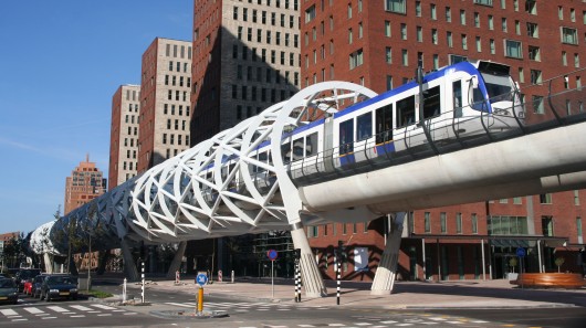 An elevated electric train in Holland (Photo: Shutterstock)