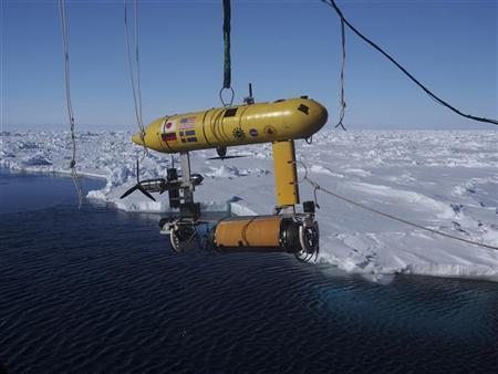 Scientists measure sea rise from polar ice melt Photo: Australian Antarctic Division/Handout