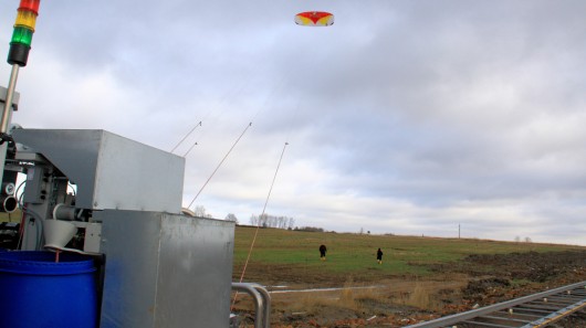 A kite makes its maiden voyage at the test site in Mecklenburg-West Pomerania (Photo:  F...