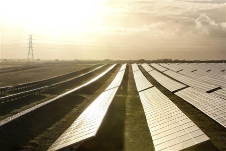 Australia's largest solar farm opens amid renewable target debate Photo: First Solar-GEEFS-Verve Energy/Handout