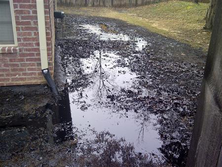 Exxon starts restoration work after Arkansas oil spill Photo: EPA/Handout