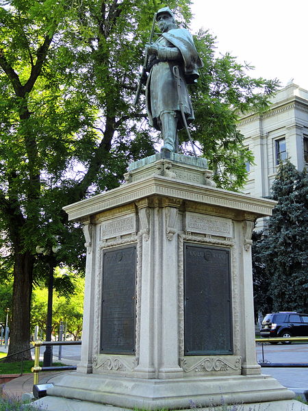 This bronze statue was unveiled in 1909. (Wikimedia Commons)