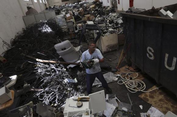 Emerging nations overtake West in dumping electronic trash Photo: Nacho Doce