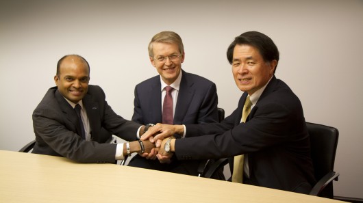 Left to right: Raj Nair, Group Vice President, Global Product Development, Ford, Prof. Tho...
