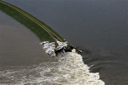 Thousands of Germans evacuate as dam on Elbe river breaks Photo: Thomas Peter