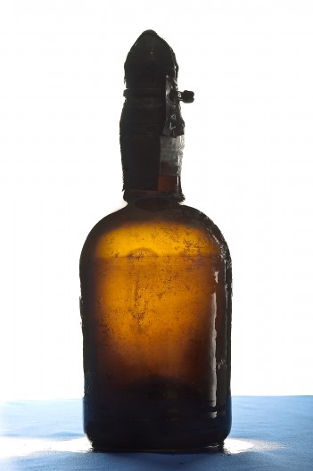 One of the beers recovered from the sea floor (Photo: Augusto Mendes, lands Landskapsrege...