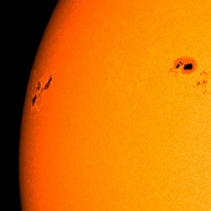 Sunspot Blasting Out Major Solar Flares Will
Face Earth Soon