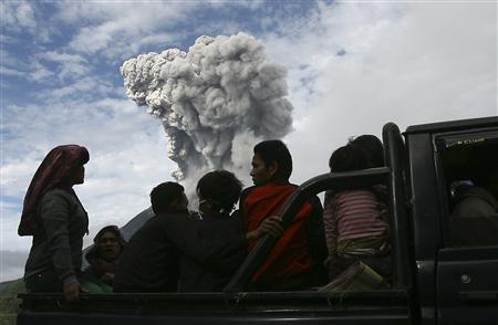 Indonesia orders mass evacuation as alert raised on Sumatra volcano Photo: YT Haryono