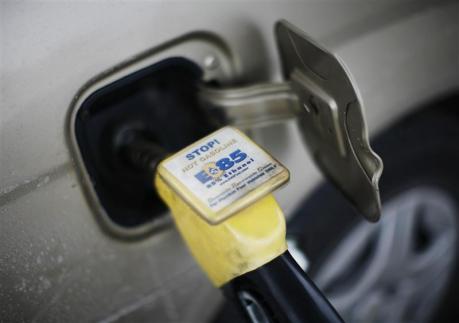 Analysis: High-ethanol gas - Not coming to a pump near you Photo: Jason Reed