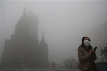 China smog emergency shuts city of 11 million people Photo: Reuters