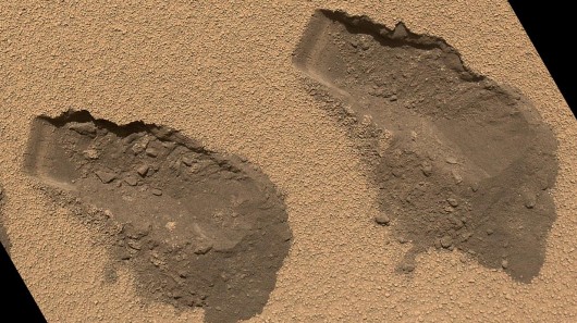 Scoop marks made by Curiosity while collecting soil samples in October 2012 (Image: NASA/J...