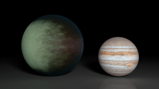 Comparison of Kepler-7b and Jupiter (Image: NASA)