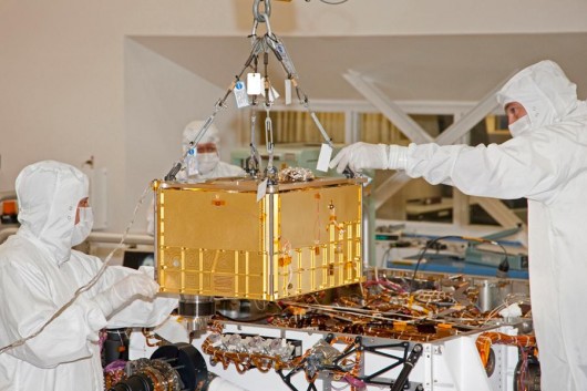 Installing the  Sample Analysis at Mars (SAM) instrument in Curiosity (Image: NASA/JPL-Cal...
