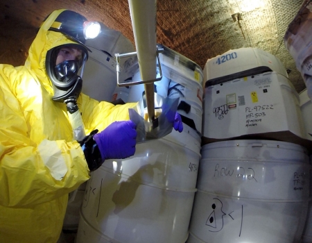 WIPP recovery teams obtain samples WIPP recovery teams obtain samples