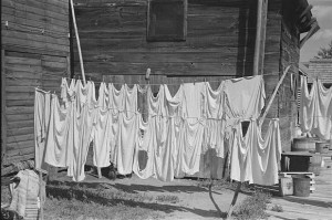 Clothesline, Winton, Minnesota. Photograph by Russell Lee. (Library of Congress)