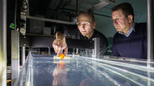 Dr. Horst Punzmann and team leader Prof. Michael Shats, at the ANU wave tank 