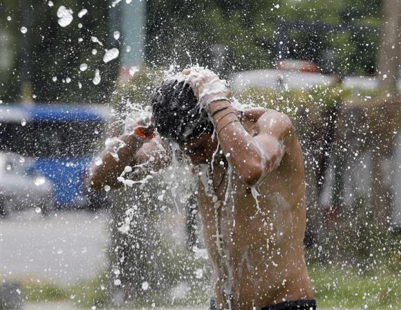 Heat extremes increase despite global warming hiatus: scientists Photo: Enrique Marcarian