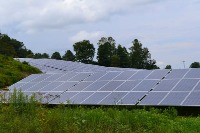 Sharon Solar Farm in Sharon, Vermont. Credit: SayCheeeeeese/Wikimedia Commons