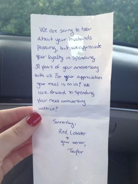 After 31 wedding anniversaries at Red Lobster, a widow received an unexpected surprise when she went without her husband this year. (Image source: Imgur via BuzzFeed)