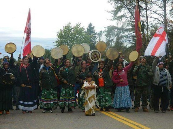 Women on the frontlines in Elsipogtog First Nation territory, protesting fracking in 2013. (Twitter)