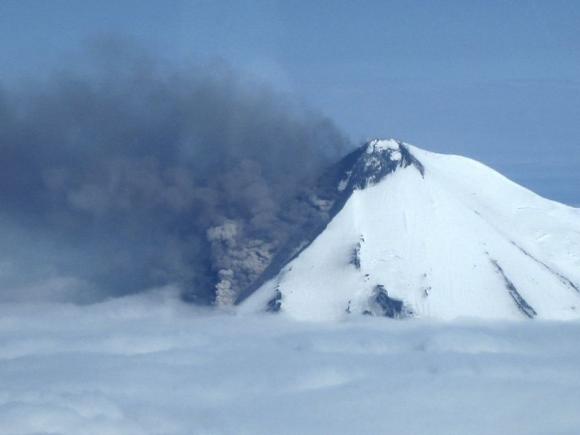 Volcanic eruption disrupts air travel in Alaska Photo: Paul Horn (Alaska Department of Fish and Game)