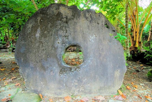 A large rai stone on the island of Yap (Photo: Bartak Cieslak)