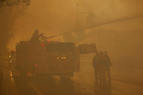 Wildfire threatens homes in drought-parched Southern California Photo: David McNew