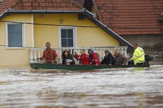 Boats pluck people from roofs as floods sweep Serbia and Bosnia Photo: Marko Djurica