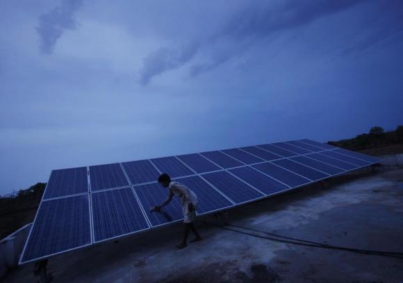 India hits U.S., China with solar imports anti-dumping duties Photo: Adnan Abidi