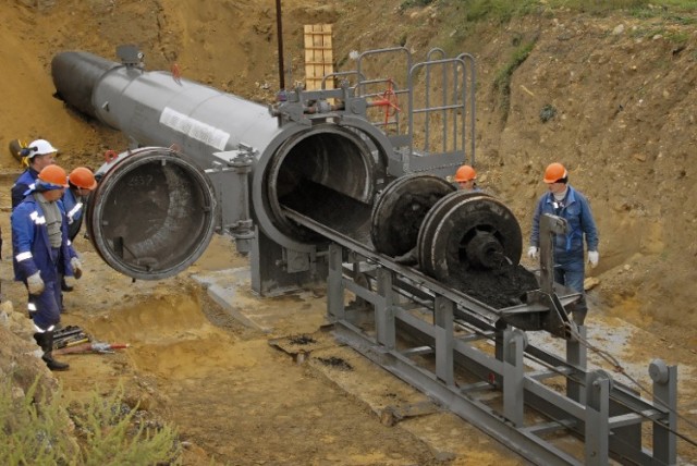 Building a Gazprom pipeline. Image from www.gazprom.com