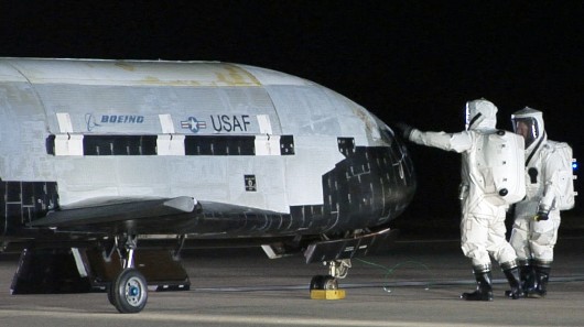 Technicians inspecting the X-37B after a 2010 landing (Image: US Air Force)