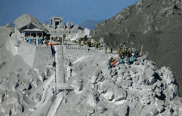 Japan resumes search for victims of volcanic eruption Photo: Kyodo