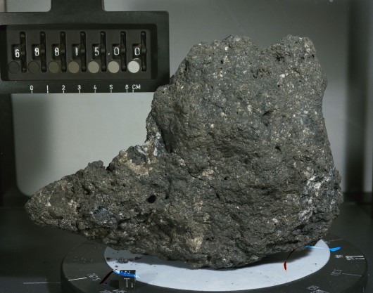 Th UMD study used lunar samples from the Apollo 16 mission to compare tungsten isotope lev...