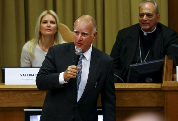 California governor challenges GOP candidates on climate change Photo: Tony Gentile