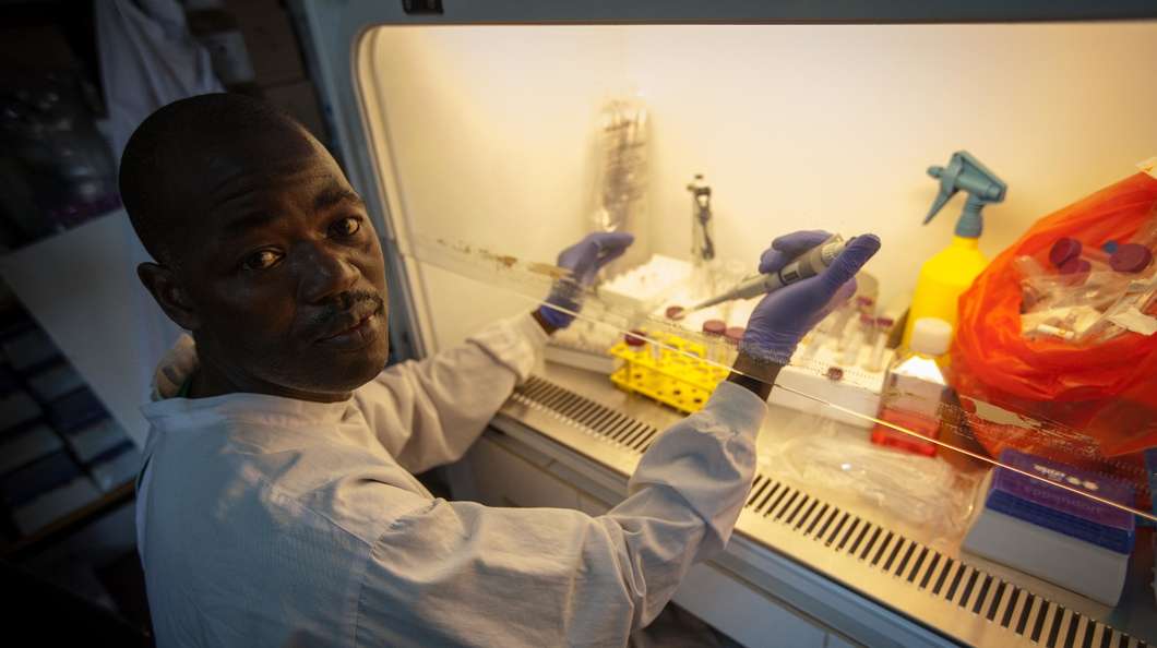Mamadouba Cont, working in the Ebola lab at Donka Hospital