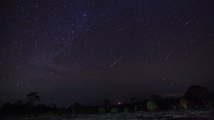 The Geminid meteors travel slowly and burn up in the atmosphere with a distinctive bright yellowish ...