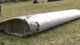 Airplane debris found in western Indian Ocean