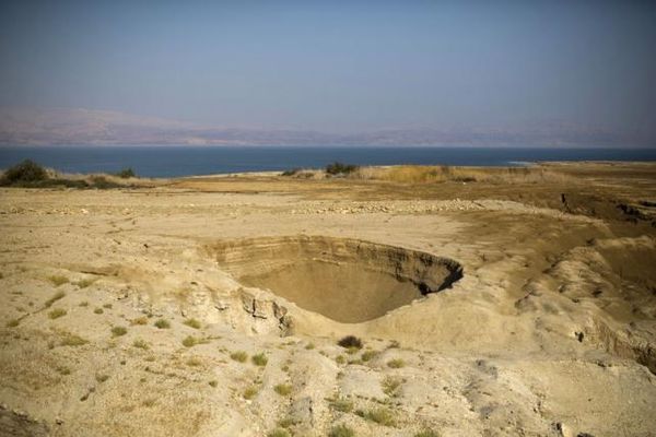 Shrinking Dead Sea leaves trail of perilous sinkholes Photo: Amir Cohen