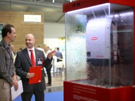 Impenetrable: the Fronius Eco is used for a demonstration of what protection class IP66 means. (Photo: Fronius)