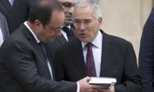 Nicholas Stern (right) speaks to the French president, Franois Hollande, before an official lunch during climate finance day at the presidential palace in Paris on 21 May.
