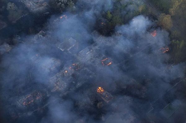 Forest fire threatens Ukraine's Chernobyl nuclear zone Photo: Andrew Kravchenko/Pool